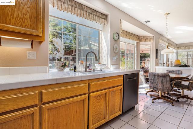 4704 Crestone Needle Way, Antioch CA: https://media.crmls.org/mediaz/3d38a027-dad4-4509-9853-b48b00de805a.jpg