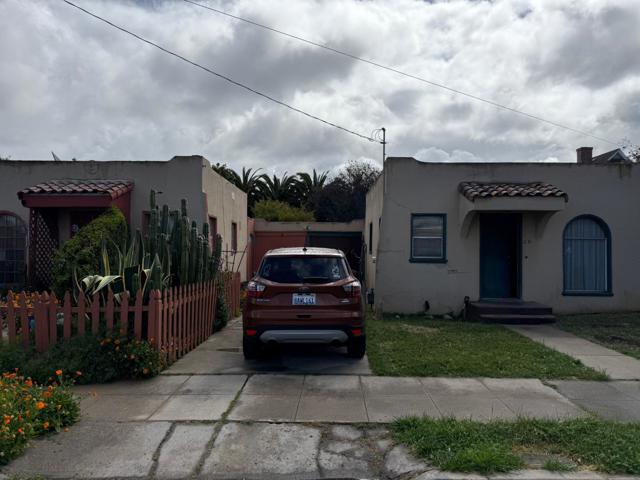 65 Buena Vista Street, Salinas CA: https://media.crmls.org/mediaz/3d38ac9c-2492-4be1-92ee-a934ee7ee040.jpg