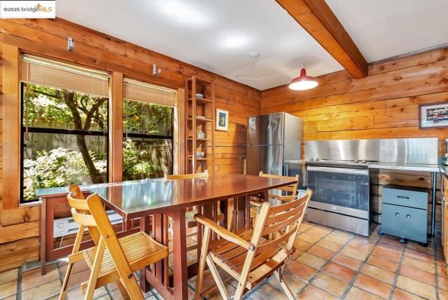 5950 Grizzly Peak Blvd, Oakland CA: https://media.crmls.org/mediaz/3d392d4b-3be3-4d51-8784-48fa9b277135.jpg