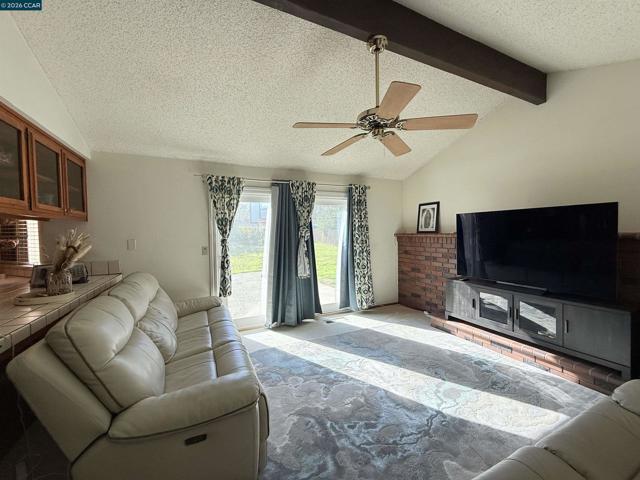 2132 Misty Ct, Pittsburg CA: https://media.crmls.org/mediaz/3d39412e-5a71-4fb4-a935-277a938da8c1.jpg