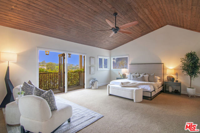 3908 Fairway Avenue, Studio City CA: https://media.crmls.org/mediaz/3d398bc0-debd-41fe-af76-feac1a8bd5aa.jpg