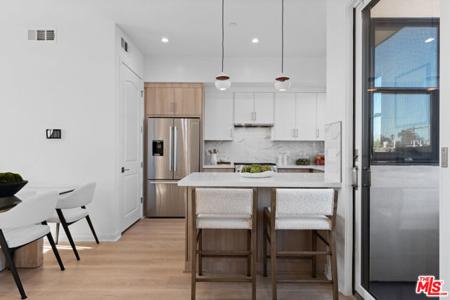 1248 S Bronson Avenue, Los Angeles CA: https://media.crmls.org/mediaz/3d39b527-299a-4194-8255-c3118042d1bc.jpg