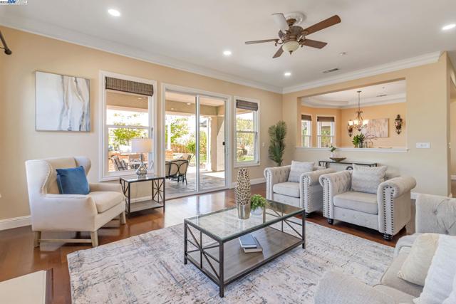 548 Wycombe Ct, San Ramon CA: https://media.crmls.org/mediaz/3d39fcd4-205b-4946-82d3-8835d6c6ca1f.jpg