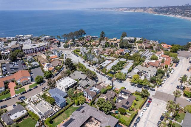 7824 Exchange Pl, La Jolla CA: https://media.crmls.org/mediaz/3d3a1fae-43e6-4dc4-857e-5c97d6f6c5dc.jpg