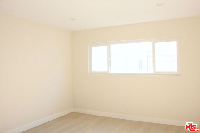 322 S Swall Drive, Los Angeles CA: https://media.crmls.org/mediaz/3d3a607b-3c3b-4a8a-ac5c-63aaad50a233.jpg