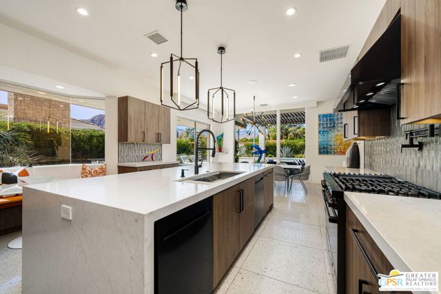 30 Mayfair Drive, Rancho Mirage CA: https://media.crmls.org/mediaz/3d3af5f6-69d7-451d-9584-0a1752f22fdb.jpg