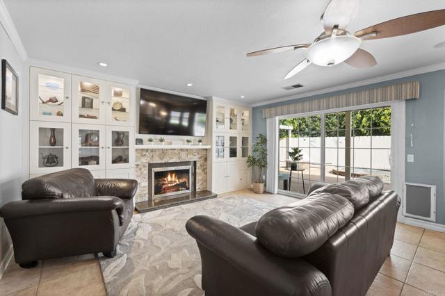 Detail Gallery Image 4 of 38 For 2075 Pierce Ct, El Cajon,  CA 92019 - 4 Beds | 3 Baths