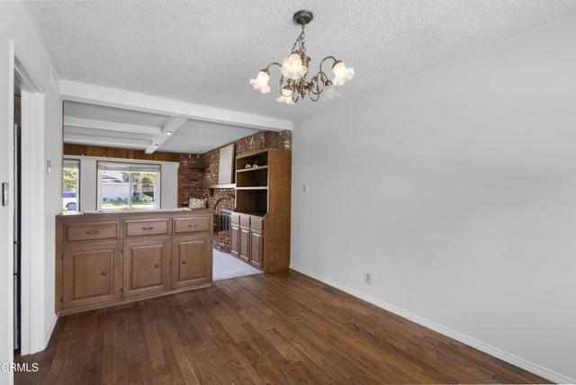 6421 Almar Street, Simi Valley CA: https://media.crmls.org/mediaz/3d3b827a-6441-4293-9f40-00769caca78e.jpg
