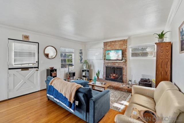 1260 LAW, San Diego CA: https://media.crmls.org/mediaz/3d3cd38d-d0e9-42aa-bb48-f68e2d4e581c.jpg