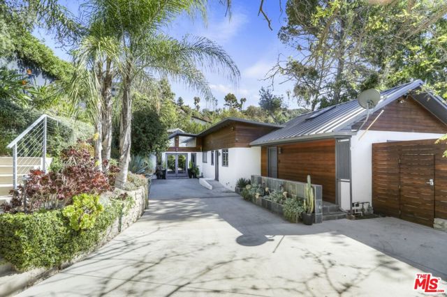 2635 La Cuesta Dr, Los Angeles, CA 90046