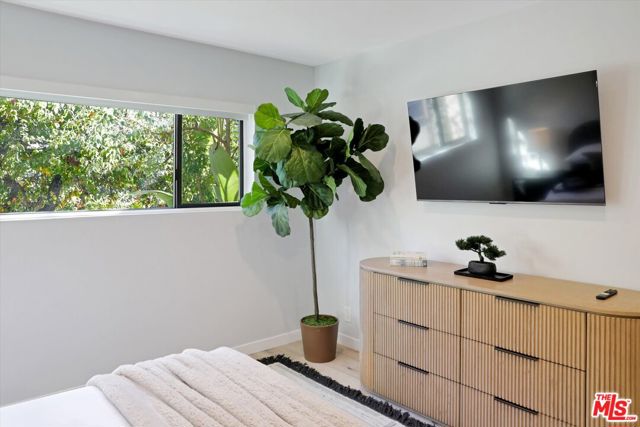 7300 Franklin Avenue, Los Angeles CA: https://media.crmls.org/mediaz/3d3ceebf-501f-41d4-9902-b0fd1b0ce358.jpg