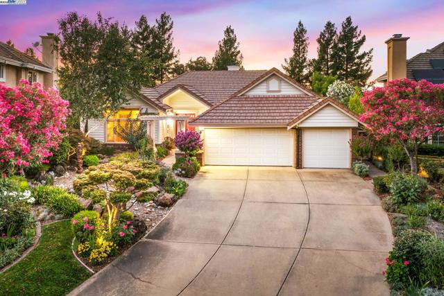 444 Cabonia Ct, Pleasanton CA: https://media.crmls.org/mediaz/3d3cf66a-7445-42a6-a7b7-206586cc78f6.jpg