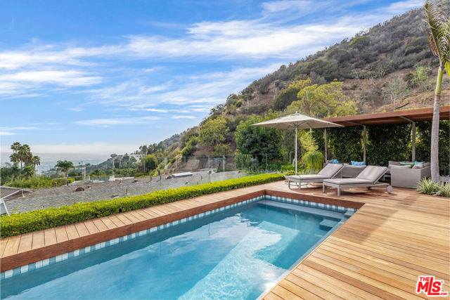 8814 Pinto Place, Los Angeles CA: https://media.crmls.org/mediaz/3d3d4616-507a-4aca-9ad2-527a341c2370.jpg