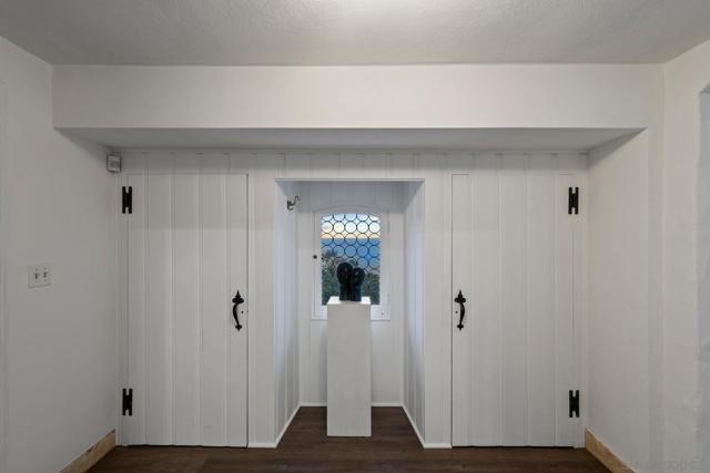 7520 Hillside Dr, La Jolla CA: https://media.crmls.org/mediaz/3d3da7be-1cd7-49c9-9e28-0e437fad3fea.jpg