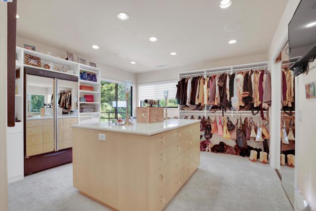 4478 Deer Ridge Road, Danville CA: https://media.crmls.org/mediaz/3d3de5ad-3242-43a1-bc2e-416fe60b338a.jpg