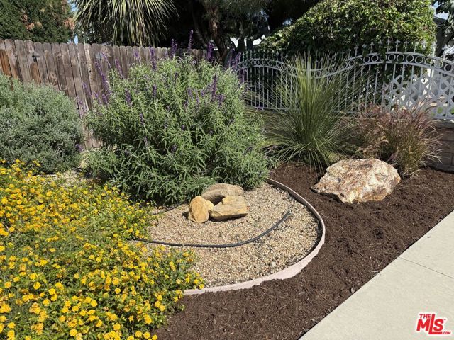 7050 Independence Avenue, Canoga Park CA: https://media.crmls.org/mediaz/3d3debd5-dff0-4418-a12a-f185d00c9b2c.jpg
