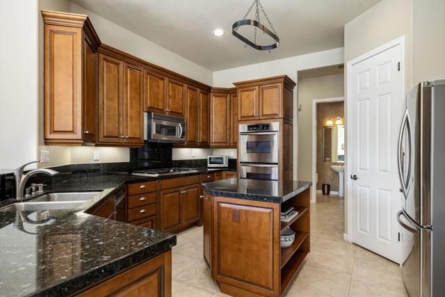 4 Hillcrest Drive, Palm Desert CA: https://media.crmls.org/mediaz/3d3e3add-1c82-4d48-8e5e-582f9da461f8.jpg