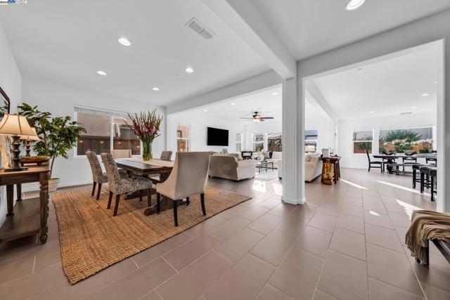 2305 Augusta Ave, Tracy CA: https://media.crmls.org/mediaz/3d3e8a25-5672-4c0a-9f7e-a69fc2a085ac.jpg