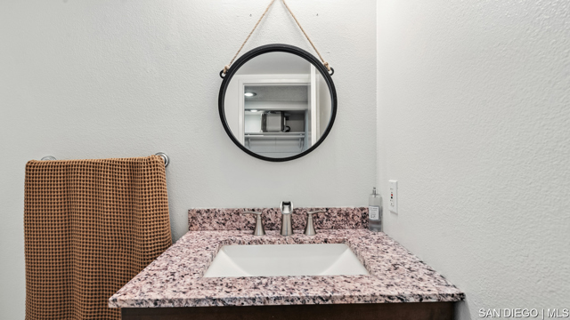209 Espanas GLN, Escondido CA: https://media.crmls.org/mediaz/3d3ea5a6-99d7-46be-be84-e4419dc28572.jpg