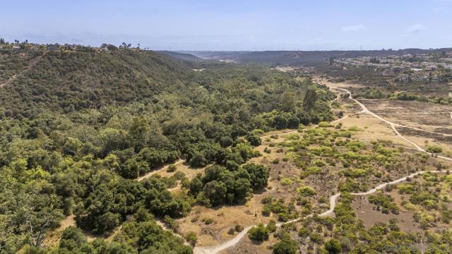 7878 Pipit Pl, San Diego CA: https://media.crmls.org/mediaz/3d3f297a-16d5-4bec-9c70-0d6bb83530e1.jpg