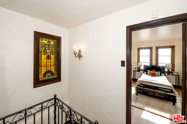 6655 Emmet Terrace, Los Angeles CA: https://media.crmls.org/mediaz/3d3f8ea0-a6fc-4435-9b37-fae74cbe82ed.jpg