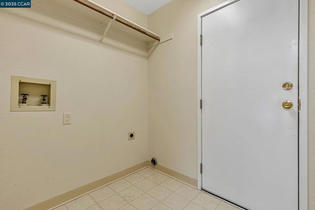 32 Shoal Dr, Vallejo CA: https://media.crmls.org/mediaz/3d3fccc1-2aef-4a62-b906-3d6fc600454d.jpg