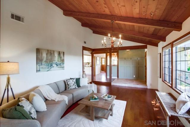 2336 Rancho Diego Ct, Escondido CA: https://media.crmls.org/mediaz/3d3fde43-121d-4df8-aa1e-dfc29d2be200.jpg