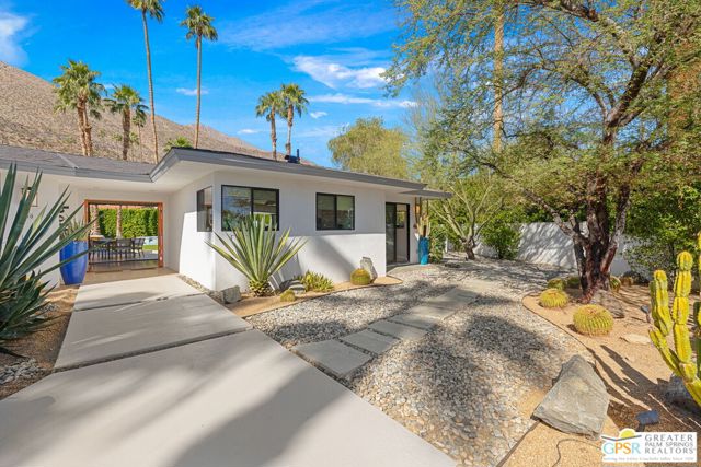 290 W Lilliana Drive, Palm Springs CA: https://media.crmls.org/mediaz/3d3ff057-9abc-4f61-bc2d-ee2520e04c0e.jpg