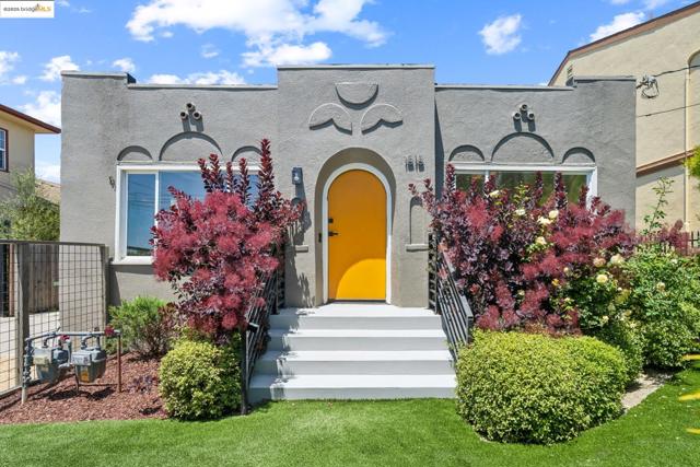 1515 Derby St, Berkeley CA: https://media.crmls.org/mediaz/3d401363-4897-464f-b864-3ec276a45699.jpg