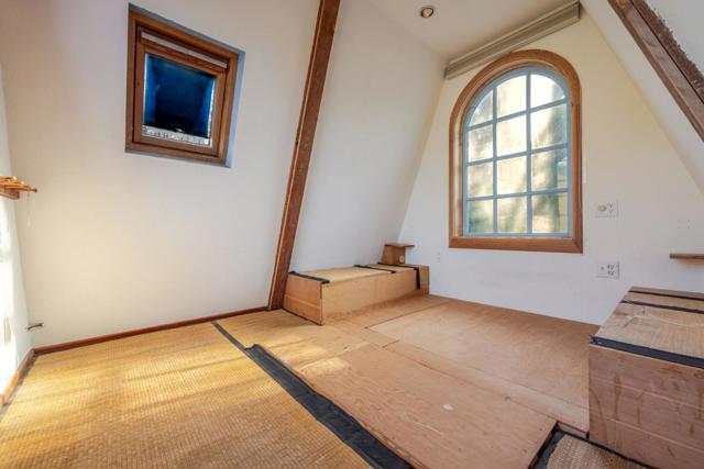 1009 Miramontes Street, Half Moon Bay CA: https://media.crmls.org/mediaz/3d40e179-243f-49fc-b581-3e46750ea039.jpg