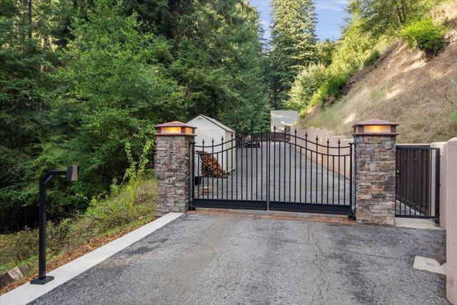 20910 Outer Zayante Road, Los Gatos CA: https://media.crmls.org/mediaz/3d40e815-057e-499e-b1f2-3006ce94611e.jpg