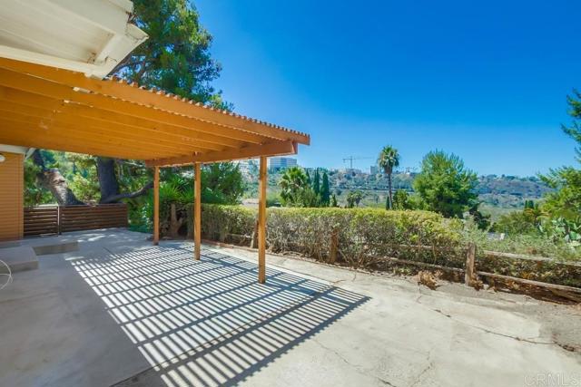 6032 Adobe Falls Rd, San Diego CA: https://media.crmls.org/mediaz/3d411a43-05f4-4781-8381-4a4f4563c6a2.jpg