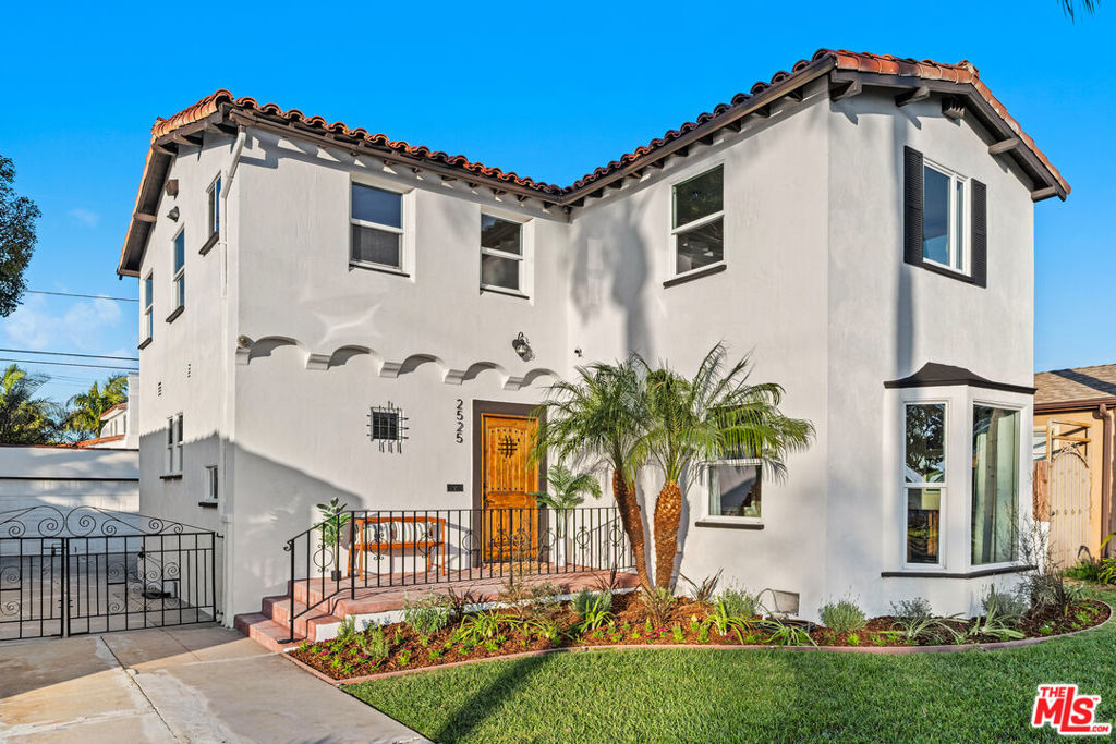 2525 W 81st Street