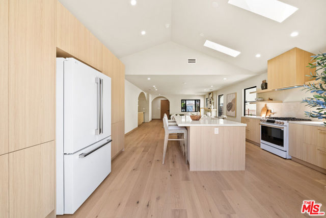 14742 Weddington Street, Sherman Oaks CA: https://media.crmls.org/mediaz/3d41925d-43a5-492d-9c46-c912e187edcf.jpg