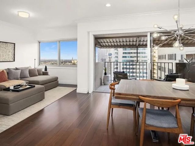 10450 Wilshire Boulevard, Los Angeles CA: https://media.crmls.org/mediaz/3d41982c-02be-4870-93ca-e5a5e38be1e1.jpg