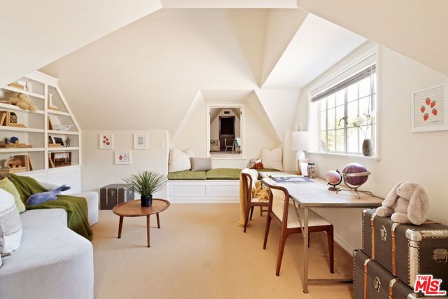 143 S Muirfield Road, Los Angeles CA: https://media.crmls.org/mediaz/3d41c800-eaf5-4344-b6f0-f5a00168aaf1.jpg