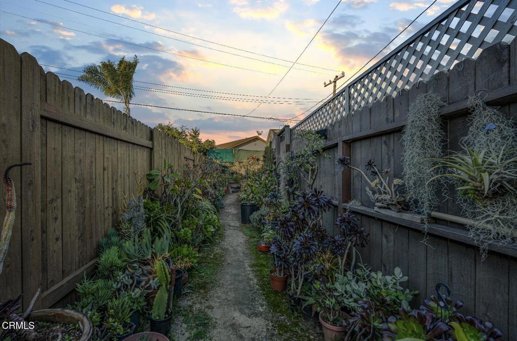 https://media.crmls.org/mediaz/3d41d87d-a4f4-4901-939c-c6fee49e9cad.jpg?preset=X-Large