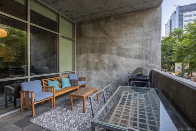 1025 Island Ave, San Diego CA: https://media.crmls.org/mediaz/3d41e339-4397-47af-bcd9-12dbe0b226b2.jpg