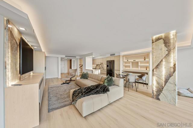 1820 Avenida Del Mundo, Coronado CA: https://media.crmls.org/mediaz/3d42cfd7-0337-49fc-97fe-cafccf63c567.jpg