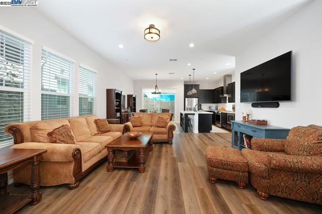 7544 Twin Bridges Ln, Citrus Heights CA: https://media.crmls.org/mediaz/3d434a9a-f5f0-4b25-b97f-ee104acd493f.jpg