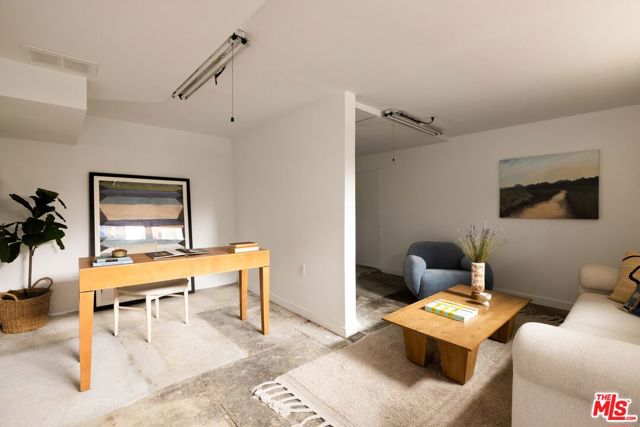 864 Sanborn Avenue, Los Angeles CA: https://media.crmls.org/mediaz/3d436e74-76f7-4efe-9883-0a0daa805af0.jpg