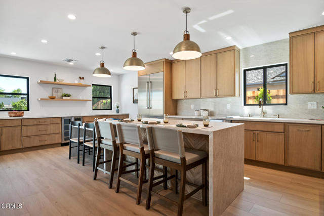 Detail Gallery Image 7 of 50 For 7932 Woodlake Ave, West Hills,  CA 91304 - 4 Beds | 3 Baths