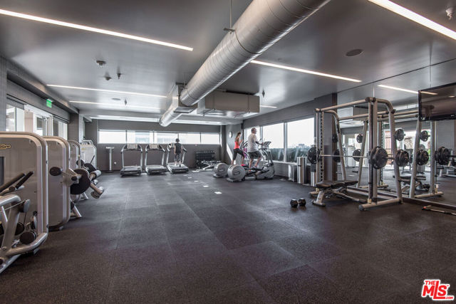 6250 Hollywood Boulevard, Los Angeles CA: https://media.crmls.org/mediaz/3d456ea8-5705-427e-aa9b-9a834b7e6ef3.jpg