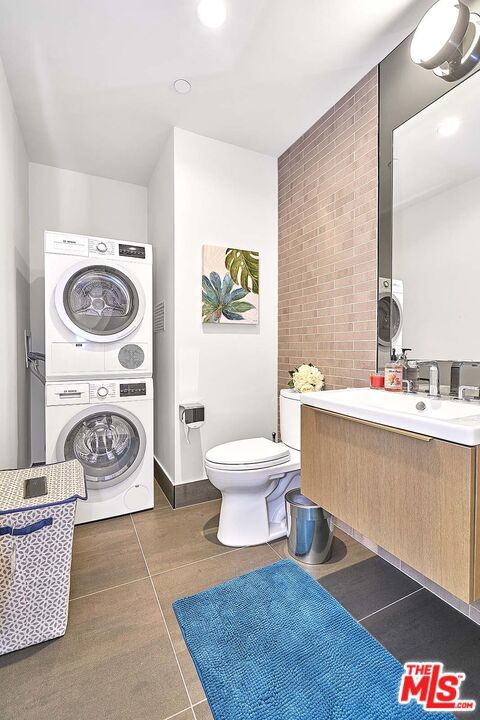 889 Francisco Street, Los Angeles CA: https://media.crmls.org/mediaz/3d45884b-ab3e-4c91-9dc0-8fbb73fe6dbf.jpg