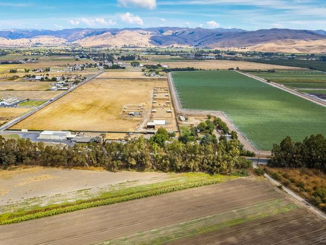 790 Shore Road, Hollister CA: https://media.crmls.org/mediaz/3d459c1c-6754-4e48-a014-312cc38f7843.jpg