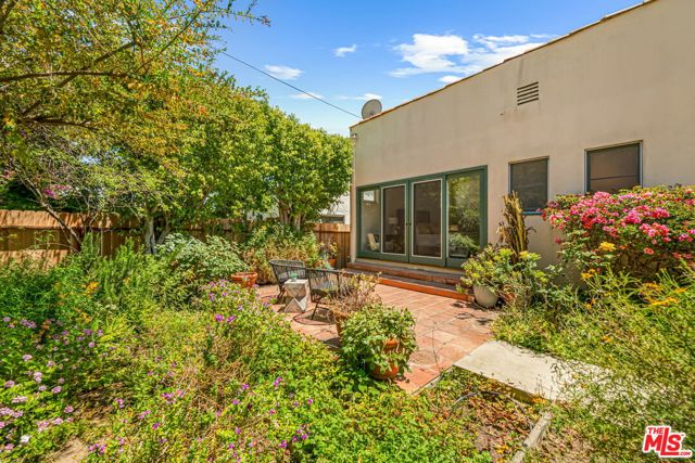 10815 Rochester Avenue, Los Angeles CA: https://media.crmls.org/mediaz/3d45c8b3-fdb9-4efb-a73c-cd0f5d5a1248.jpg