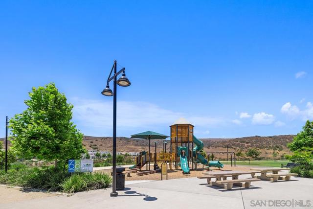 9008 Trailridge Ave, Santee CA: https://media.crmls.org/mediaz/3d465065-f168-4ff2-a226-7f05d7034ae0.jpg