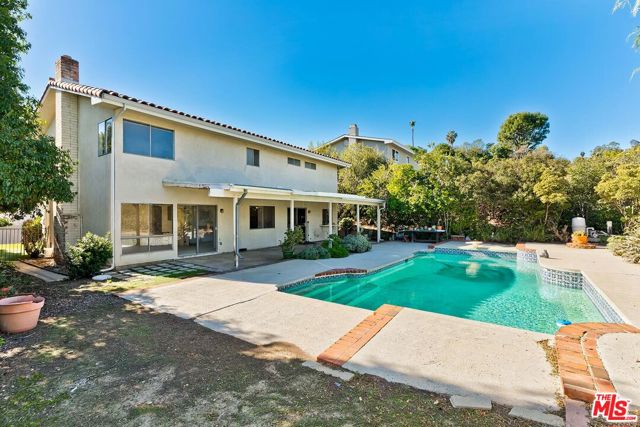 24561 Calvert Street, Woodland Hills CA: https://media.crmls.org/mediaz/3d46da87-aea8-4efb-a550-92c7431491d3.jpg