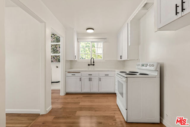 8734 Airlane Avenue, Los Angeles CA: https://media.crmls.org/mediaz/3d477d09-6a00-44aa-a319-56b24aaa2bad.jpg