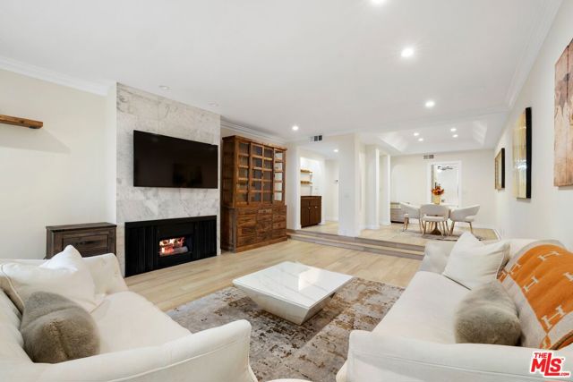 8455 Fountain Avenue, West Hollywood CA: https://media.crmls.org/mediaz/3d482e8a-7de4-4f31-b8ba-22d730af0f4a.jpg